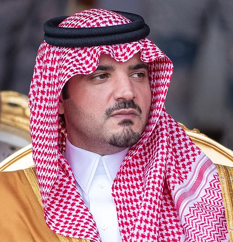 التقى "الكاظمي" و"تميم".. مهمة مكوكية لوزير الداخلية في قطر والعراق في 3 أيام
