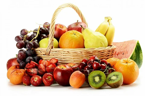 قبل الأكل أم بعده؟.. الخبراء يحددون "وقتًا مفاجئًا" لتناول الفاكهة