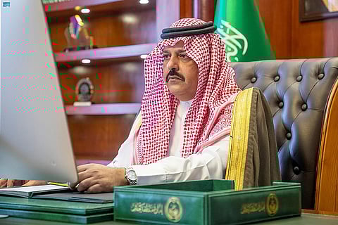 أمير حائل يتابع الحالات الصحية لمواطنين في بقعاء تعرَّضوا لتسمُّم غذائي