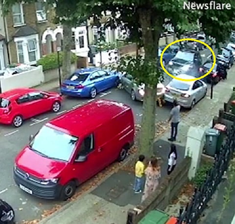 فيديو مذبحة السيارات.. كم مركبة دمرها ليهرب بسيارة مسروقة؟