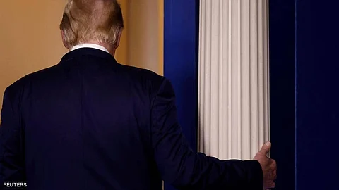 "كان يصرخ في وجه الجميع".. تفاصيل أيام "ترامب" الأخيرة بالحكم