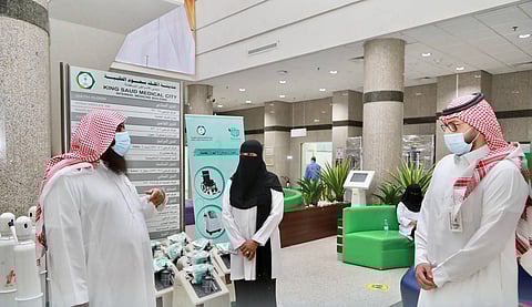"سعود الطبية" تتلقى أجهزة طبية من جمعية "صحة" للمرضى المحتاجين