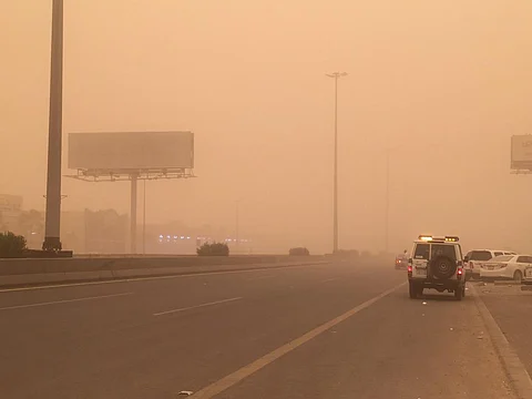 تتواصل حتى 8 مساءً.. "الأرصاد": أمطار ورياح نشطة على نجران
