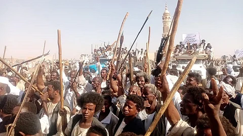 السودان.. محتجّون يغلقون خط وقود يمدّ الخرطوم