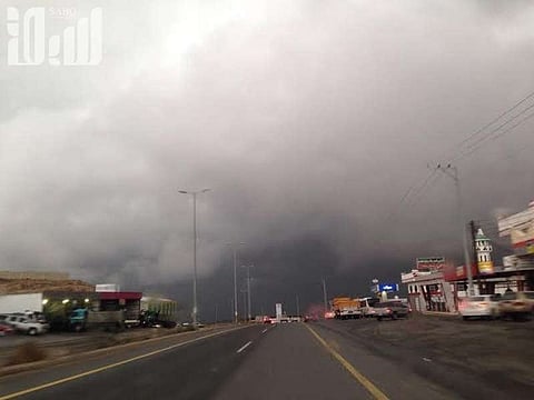 الأرصاد ينبّه: أمطار خفيفة ورياح نشطة وصواعق رعدية على محافظات بمكة حتى السادسة مساءً