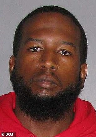 السائح المحتال.. حصل من شركات الطيران على مليون ريال بخدعة "المفقودات".. هنا التفاصيل