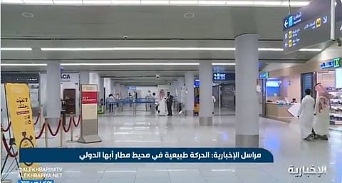 شاهد.. حركة الملاحة بمطار أبها تعود لطبيعتها.. وإجراءات السفر تتم بطريقة سلسة