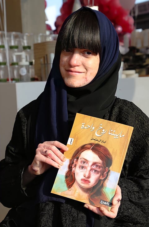 أبرار آل عثمان توقع كتابها "ما بيننا روح واحدة" بمعرض الرياض الدولي