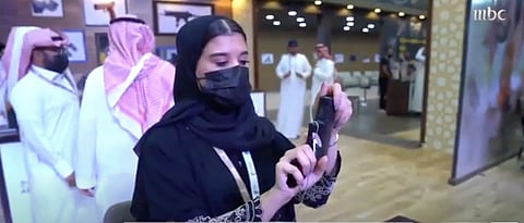 بعد السماح لهن باقتنائها.. ألوان نسائية تجذب السعوديات لحيازة الأسلحة