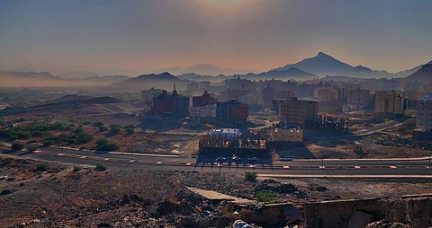 أهالي حي الريان بمكة: لا يوجد منفذ لنا للدائري الرابع.. والمعاناة مستمرة منذ 7 سنوات