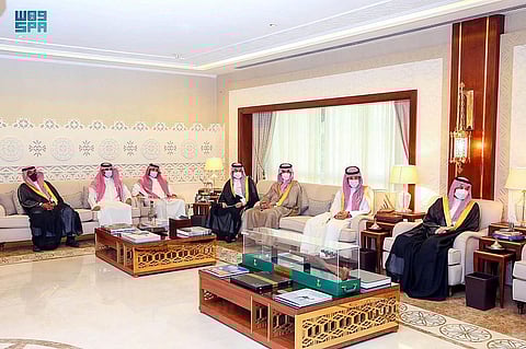 بمناسبة تشكيل مجلس النادي الجديد.. نائب أمير المنطقة الشرقية يستقبل إدارة نادي القادسية