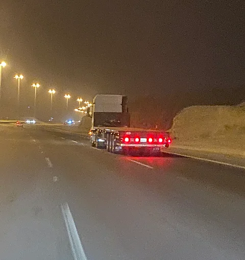 شاهد.. كيف اختفت تجاوزات الشاحنات على طريق "الجموم جدة"؟