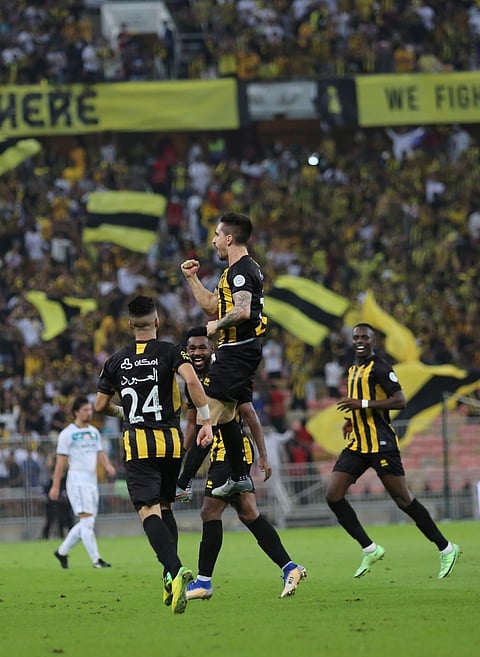 بحضور جماهيري كبير وبثلاثية الفتح .. "الاتحاد" يعود للصدارة من جديد