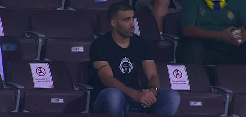 "حمدالله " يساند النصر أمام الشباب من المدرجات