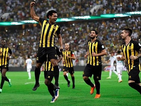 "الاتحاد" يقترب من تجديد عقد "رومارينيو" لموسمين