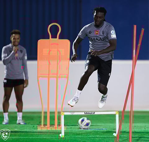 الكوري "هيون" يدعم أوراق الهلال قبل موقعة بوهانج في النهائي الآسيوي