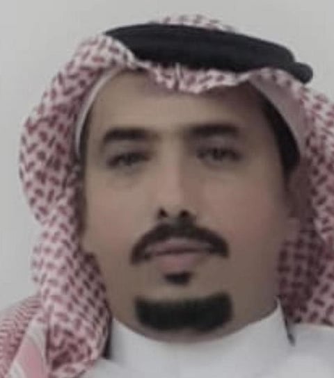 يعيش بشق رقبة ومهدد بالتقاعد.. الشاعر "المالكي" مناشدًا: فقدتُ التحدث