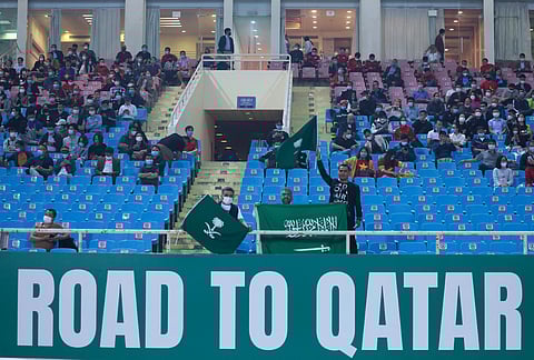 ساندت اللاعبين حتى صافرة النهاية .. جماهير الأخضر تحتفل بنقاط فيتنام