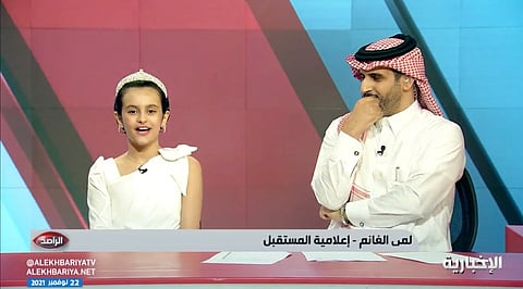 شاهد.. وزير التعليم للطفلة "لمى الغانم": "بتصيرين إن شاء الله نجمة في تقديم البرامج"