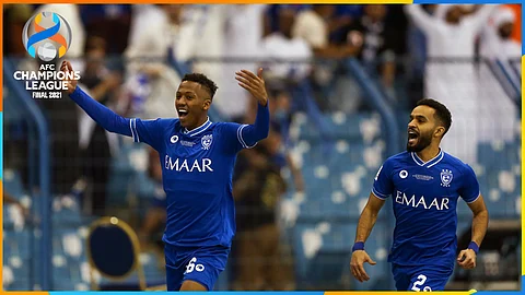 "الهلال" يتقدم في الشوط الأول بقذيفة "الدوسري" .. في مرمى "بوهانج"