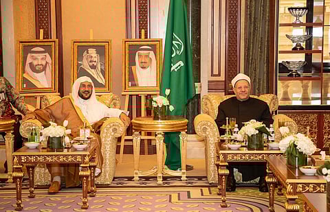 بالصور .. وزير الشؤون الإسلامية يلتقي مفتي مصر على هامش زيارته الحالية للمملكة