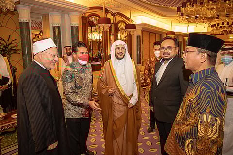 "آل الشيخ" يقيم مأدبة غداء تكريماً لوزير الشؤون الدينية الإندونيسي قبيل مغادرته للمملكة