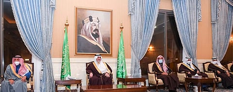 "أمير تبوك" يلتقي المواطنين في اللقاء الأسبوعي