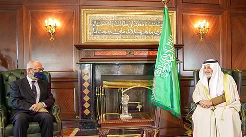 أمير تبوك يلتقي مدير فرع الشؤون الإسلامية بالمنطقة