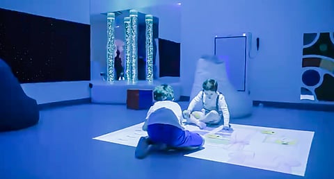 مطار خالد الدولي بالرياض يستقبل 100 طفل من ذوي الإعاقة بـ"الغرفة الحسية"