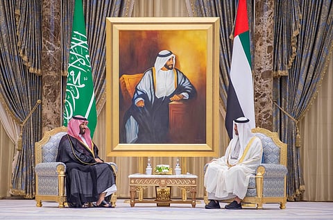 ولي العهد يعقد جلسة مباحثات رسمية مع ولي عهد أبوظبي