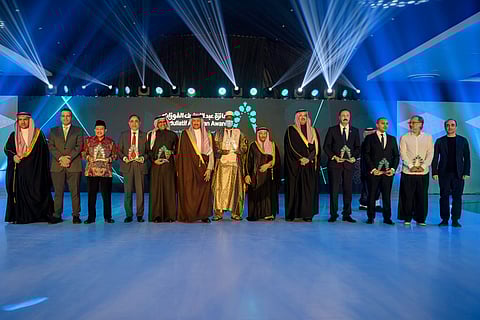 أمير المدينة المنورة يرعى الحفل الختامي لجائزة عبداللطيف الفوزان لعمارة المساجد