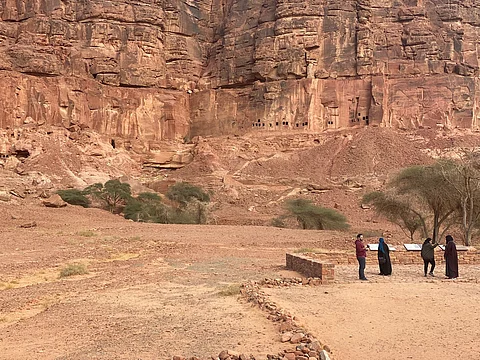 "سبق" في جولة بـ"مقابر الأسود" في مملكة دادان.. هذا سبب فكرة نحتها