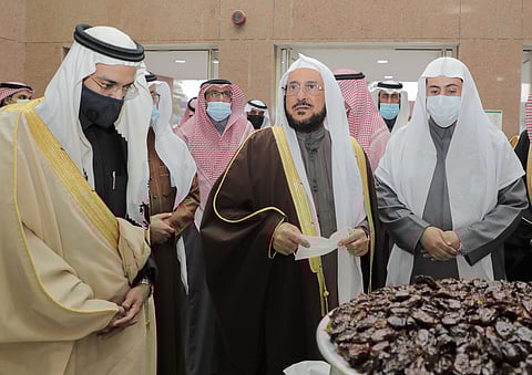 شاهد في "حلوة الجوف".. منسوبو "الإسلامية" يستقبلون الوزير بكلمات الوفاء للقيادة وولي العهد