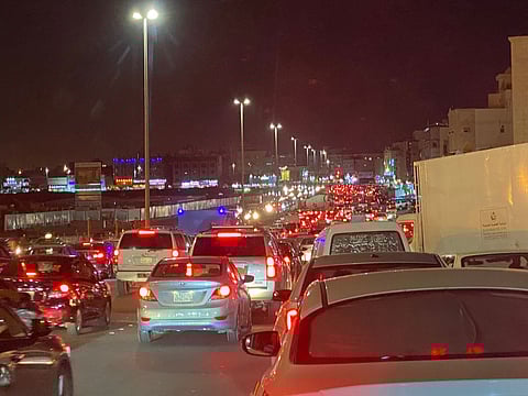 سكان 7 أحياء بشرق جدة يعانون من اختناق مروري أسهم في زيادة الحوادث
