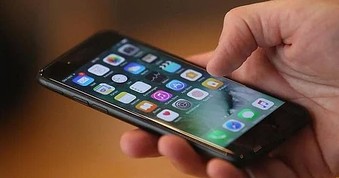 "ترند تويتر".. موظفو العقود وبند المستخدمين يطالبون بإنهاء معاناتهم بالتثبيت