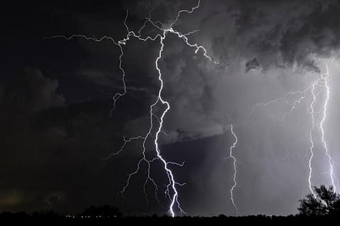 الأرصاد: سحب رعدية ممطرة مصحوبة برياح نشطة على هذه المناطق