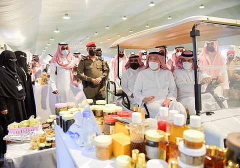 أمير جازان يدشّن فعاليات "مهرجان العسل" بـ"العيدابي" ويشرف حفل الأهالي