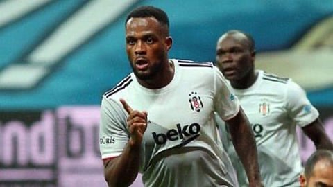 مهاجم "بشكتاش" التركي يرفض 5 ملايين يورو من "النصر"