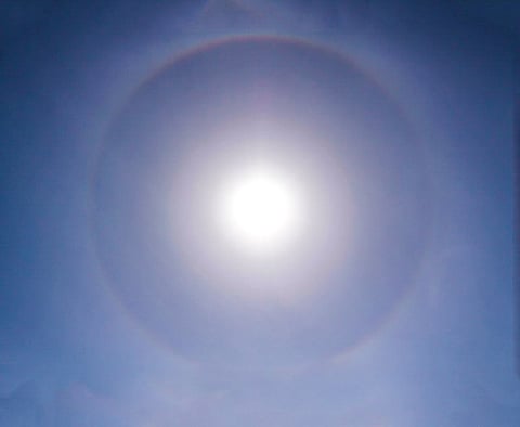 "فلكية جدة": هالة شمس تزين سماء السعودية.. اليوم