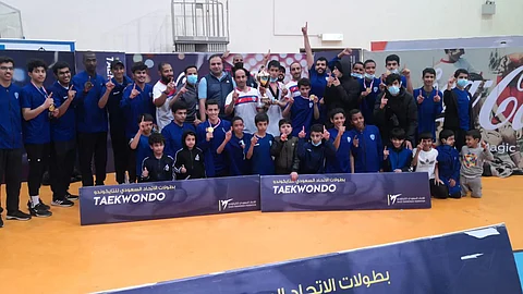 فريق "أبها" للتايكوندو لدرجة الشباب يظفر بكأس بطولة أندية الغربية والجنوبية وتبوك