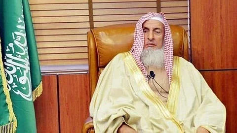 مفتي السعودية يوضِّح رأي الشريعة في جمع الصلوات خلال أوقات البرد الشديد