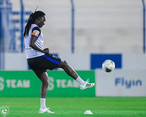 إعلامي "فرنسي" يكشف عن وجهة "قوميز" محترف "الهلال" السابق