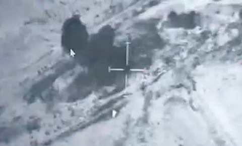 "الدفاع الإماراتية" تنشر فيديو لتدمير منصة وموقع إطلاق الصاروخ الحوثي في الجوف