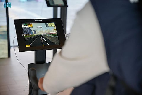 بالصور.. زوّار بوليفارد رياض سيتي يخوضون تجربة ممارسة الدراجات الهوائية افتراضيًا