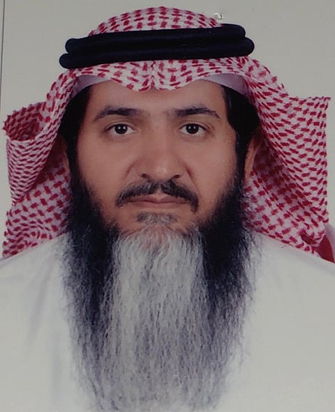 مختص: لا تنزعجوا من بقاء أحد أفراد الأسرة مستيقظاً لأوقات متأخرة من الليل