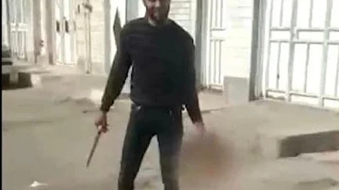 جريمة مروِّعة.. إيراني يقطع رأس زوجته ويسير به في الشارع