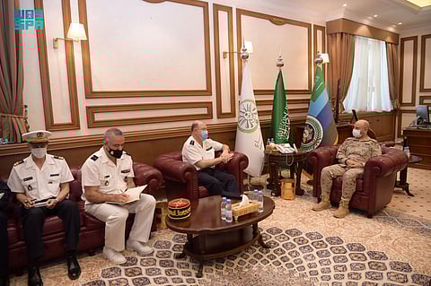 "الرويلي" يلتقي مسؤولًا بالقوات المسلحة الفرنسية