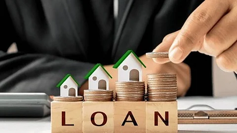 Indian households Relying rise of personal credit card and gold loans reports