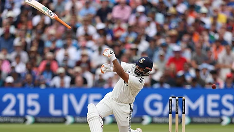 bat slipped from Rishabh Pant's hand