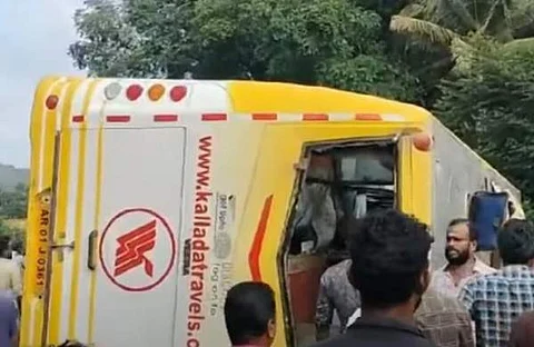 അപകടത്തില്പ്പെട്ട ബസ്/ ടിവി ദൃശ്യം